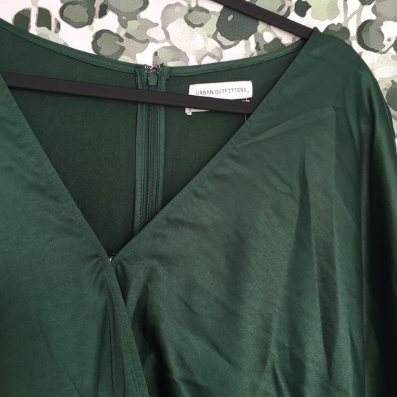 UO Satin Flutter Sleeve Romper - Picture 4 of 5